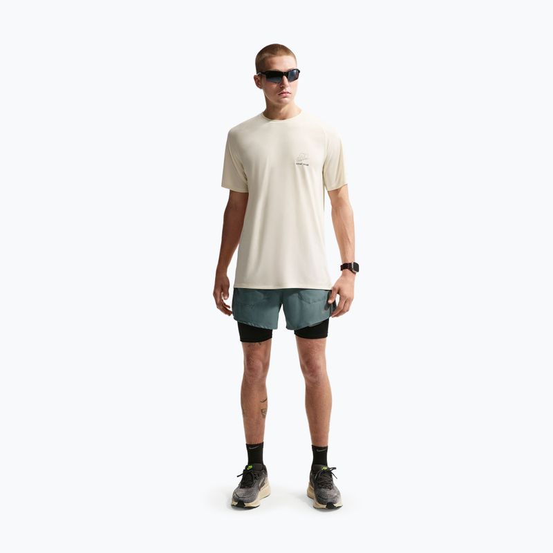 Футболка для бігу чоловіча Nike Stride Dri-Fit ADV coconut milk 2