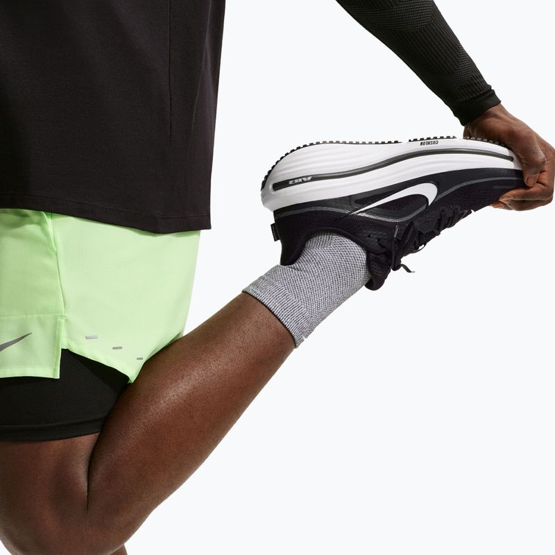 Кросівки для бігу чоловічі Nike Winflo 12 black/dark smoke grey/white 9