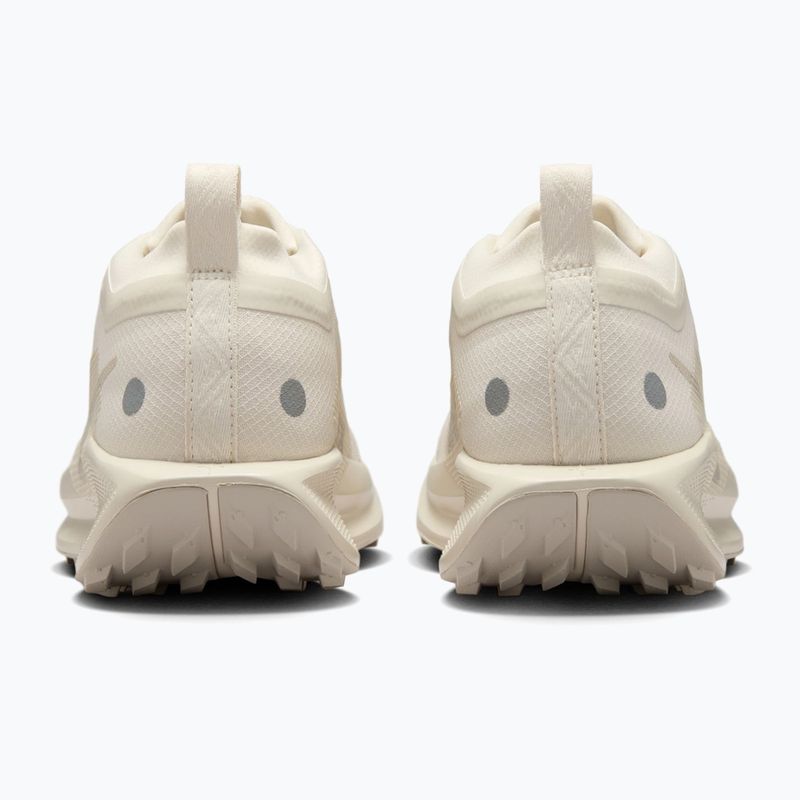 Кросівки для бігу жіночі Nike Pegasus Trail 5 GTX light orewood brown/safety orange/cream Ii 4