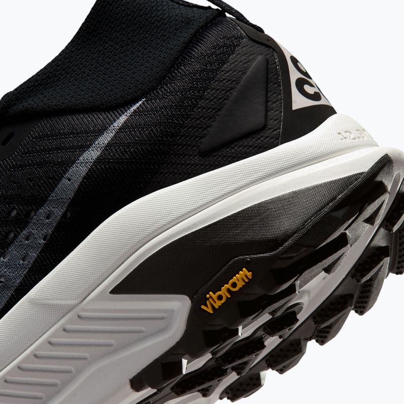 Кросівки для бігу чоловічі Nike ACG Zegama black/safety orange/summit white 4