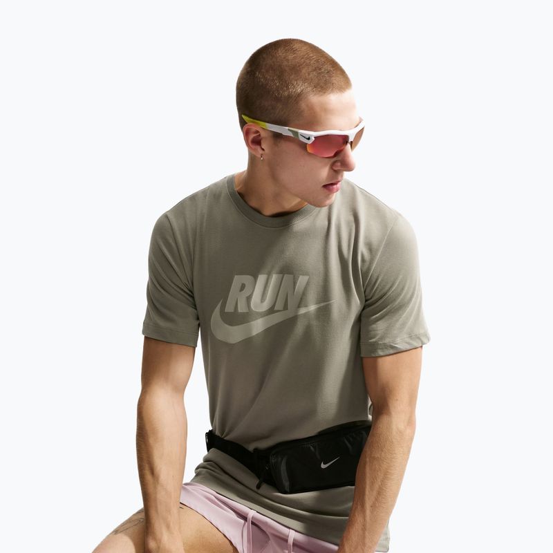 Футболка для бігу чоловіча Nike Dri-Fit Running silver sage/spruce fog 5
