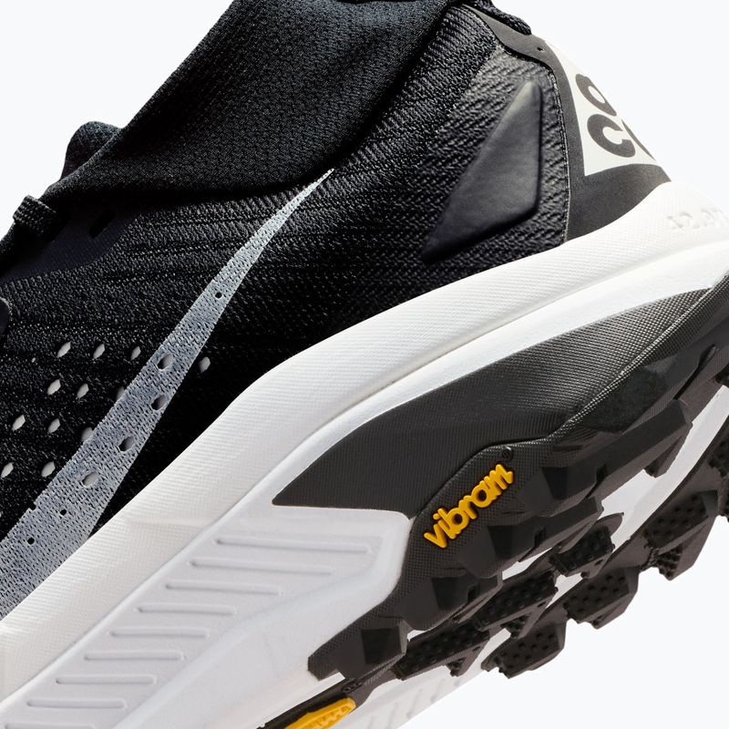 Кросівки для бігу жіночі Nike ACG Zegama black/safety orange/summit white 4