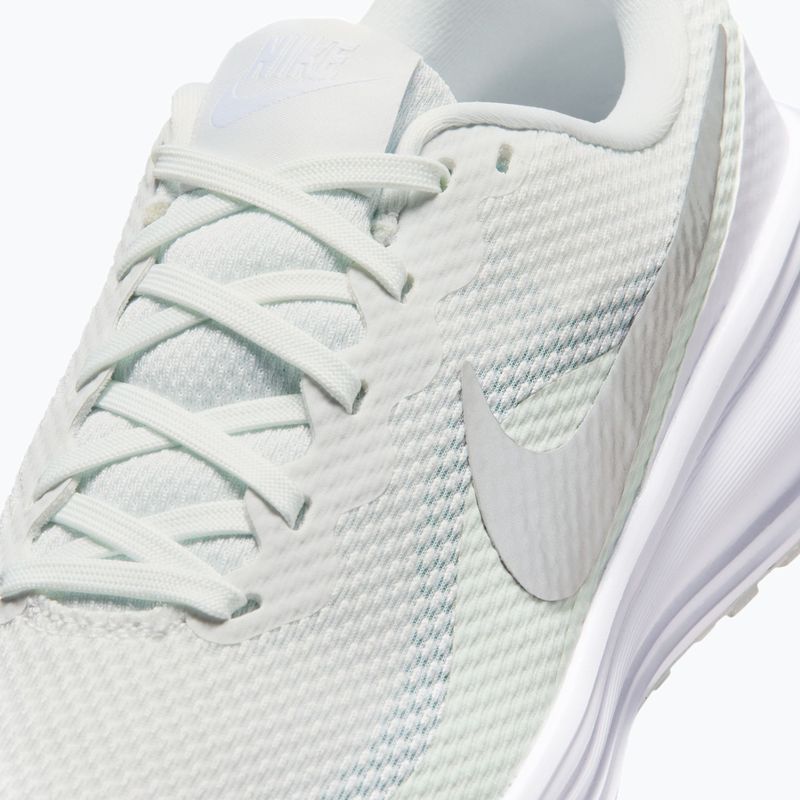 Кросівки для бігу жіночі Nike Revolution 8 off white/barely green/metallic silver 4