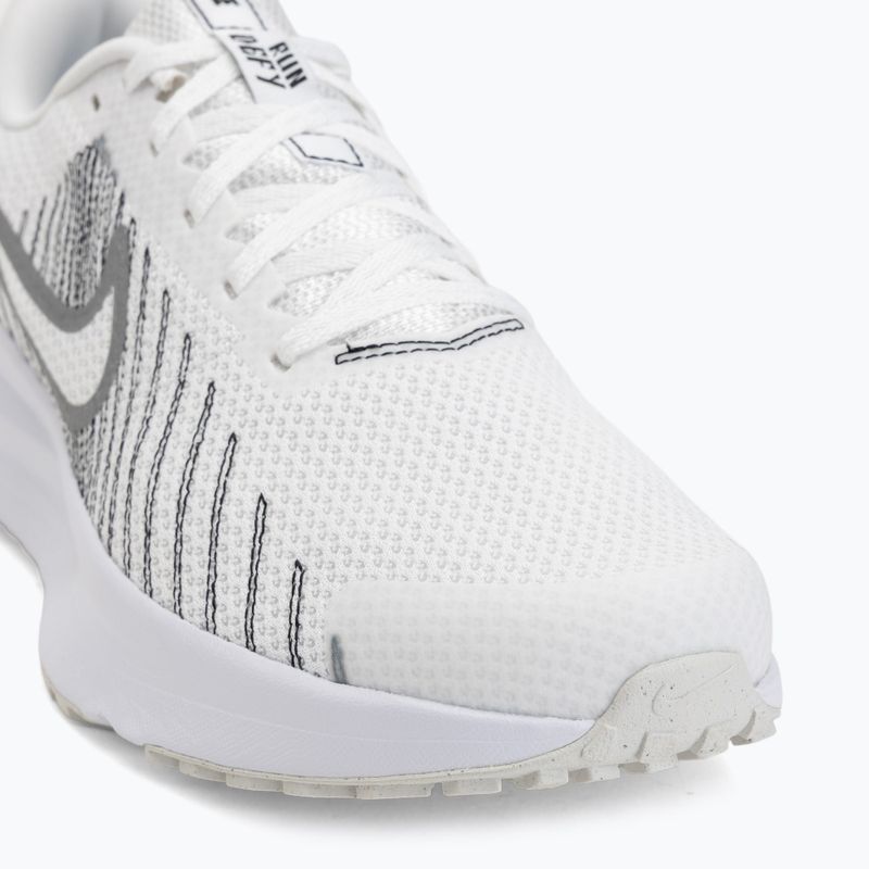 Кросівки для бігу чоловічі Nike Run Defy summit white/white/black/metallic silver 7