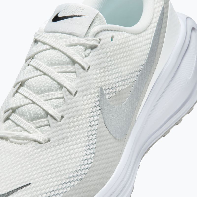 Кросівки для бігу чоловічі Nike Revolution 8 summit white/white/metallic silver 4