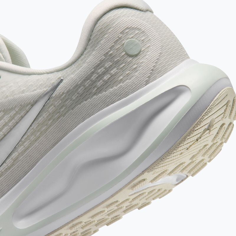 Кросівки для бігу жіночі Nike Journey Run summit white/metallic silver 4