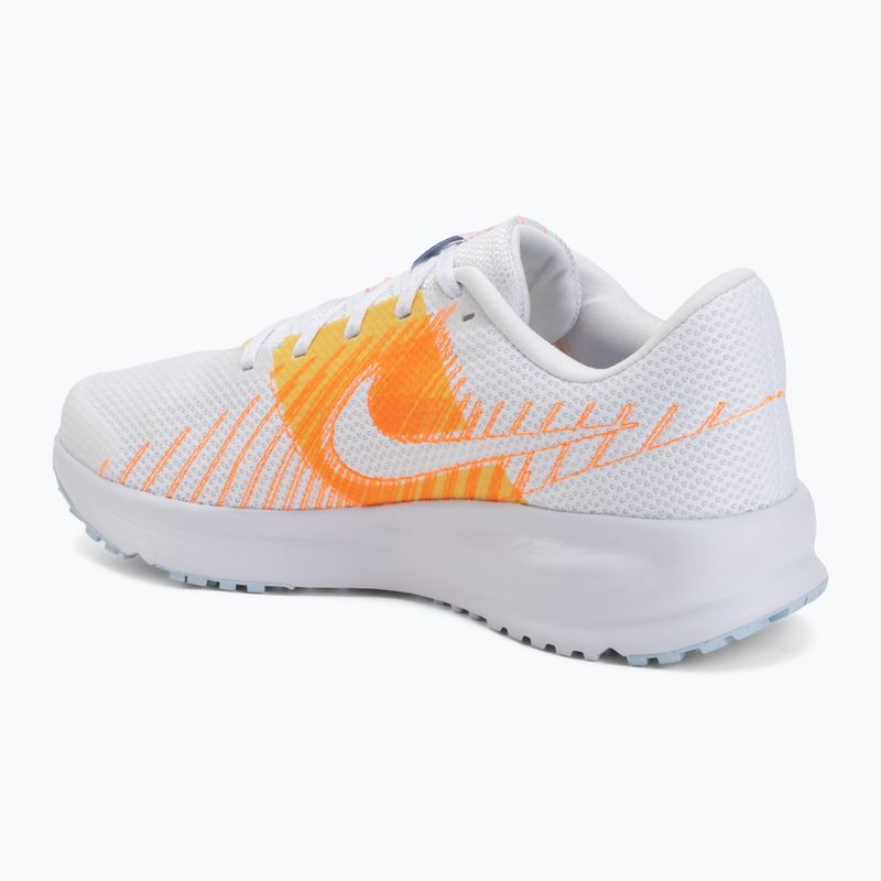 Кросівки для бігу чоловічі Nike Run Defy white/topaz gold/blue crystal 3