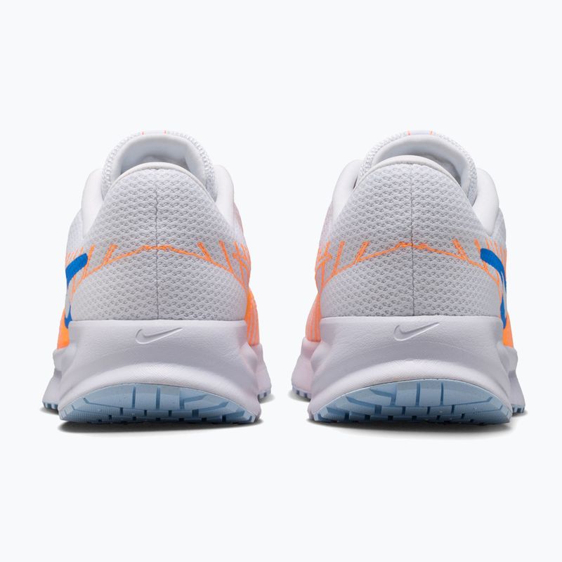Кросівки для бігу чоловічі Nike Run Defy white/topaz gold/blue crystal 4