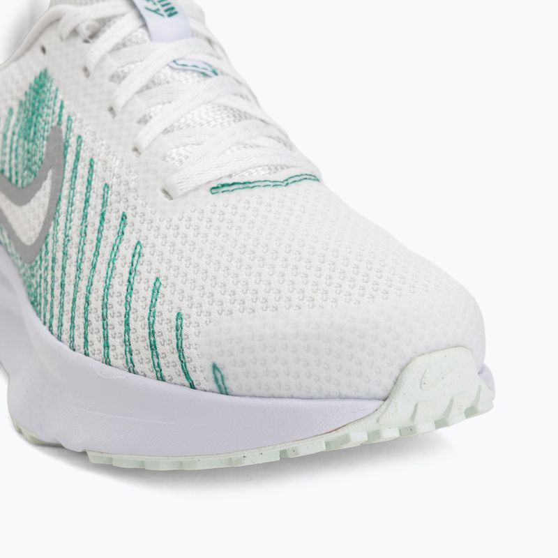 Кросівки для бігу жіночі Nike Run Defy summit white/white/metallic silver 7