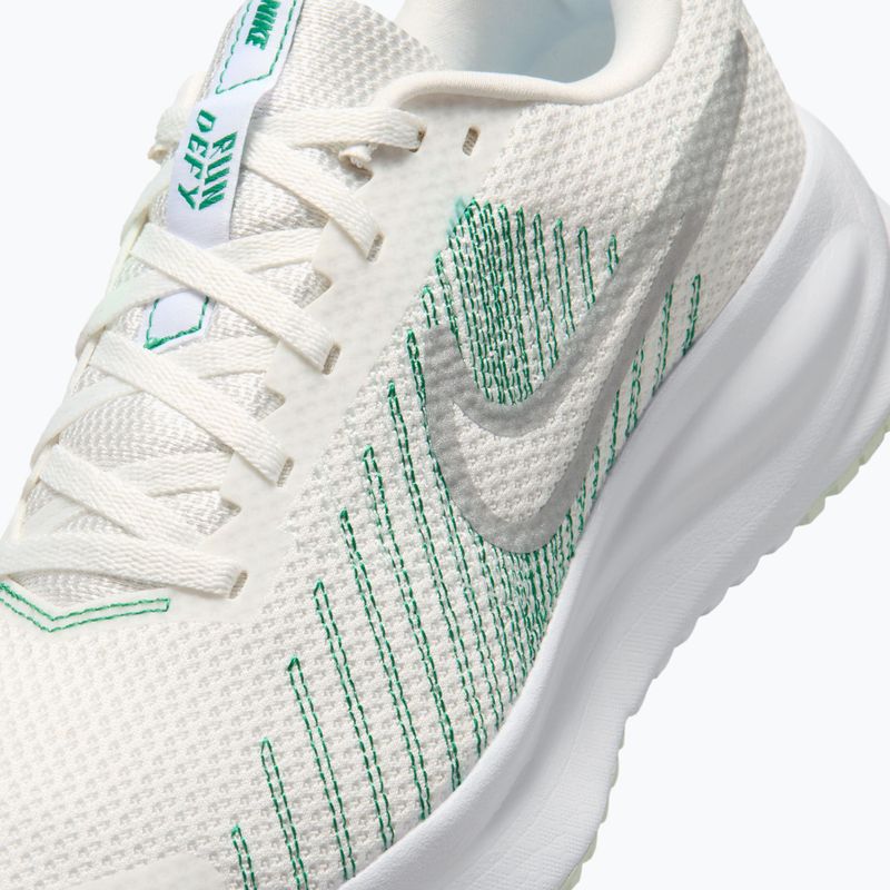 Кросівки для бігу жіночі Nike Run Defy summit white/white/metallic silver 3