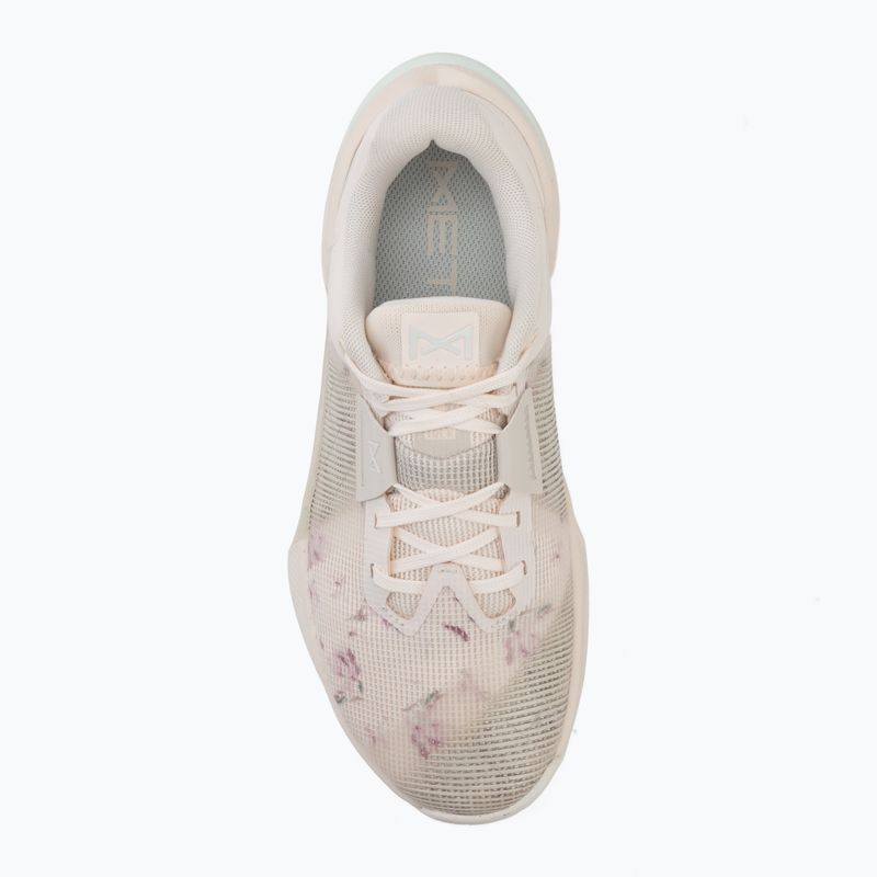 Кросівки для тренувань жіночі Nike Metcon 10 SE chalk/light orewood brown/light silver 5
