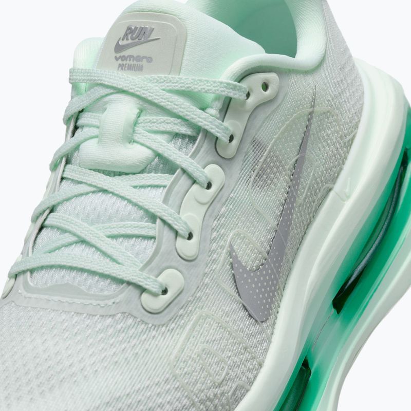 Кросівки для бігу жіночі Nike Vomero Premium barely green/metallic silver 3