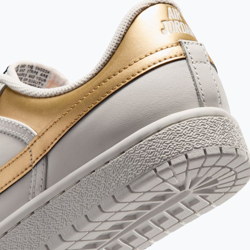 Жіночі кросівки Air Jordan Skyline Low swan/black/metallic gold 4