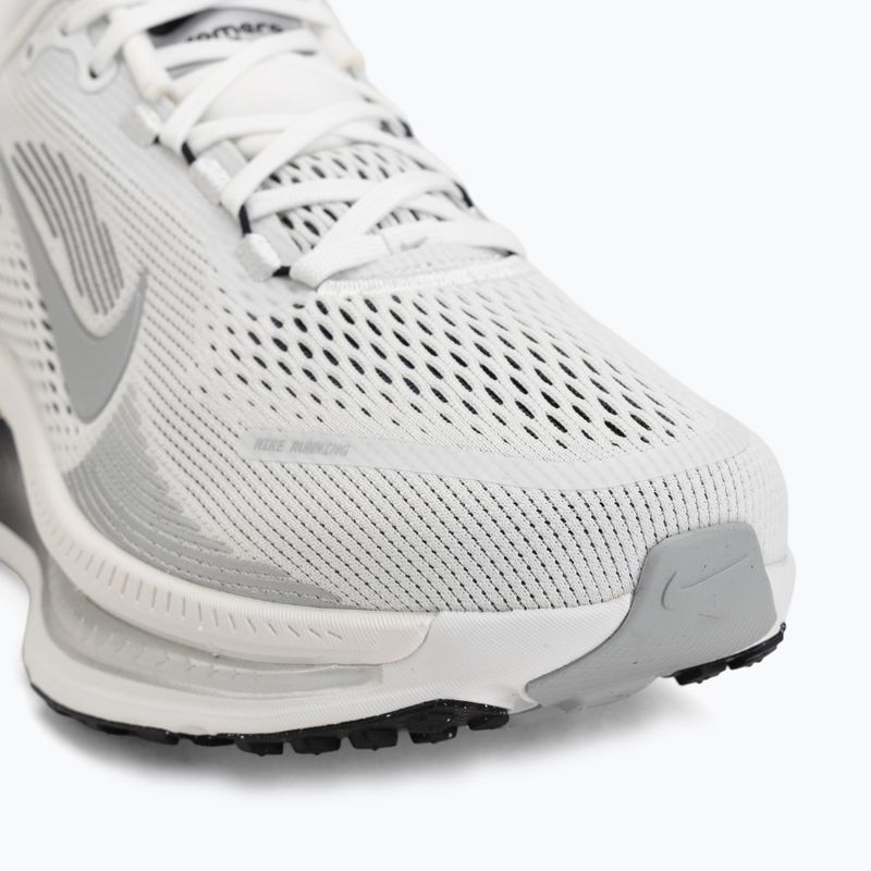 Кросівки для бігу чоловічі Nike Vomero 18 summit white/metallic silver-black 7