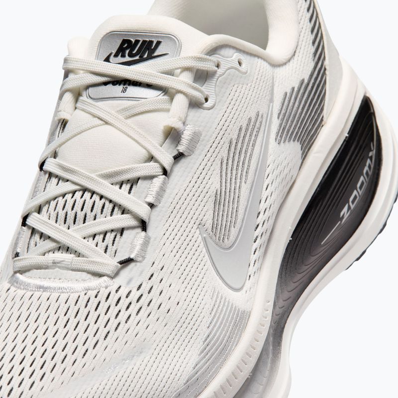 Кросівки для бігу чоловічі Nike Vomero 18 summit white/metallic silver-black 3