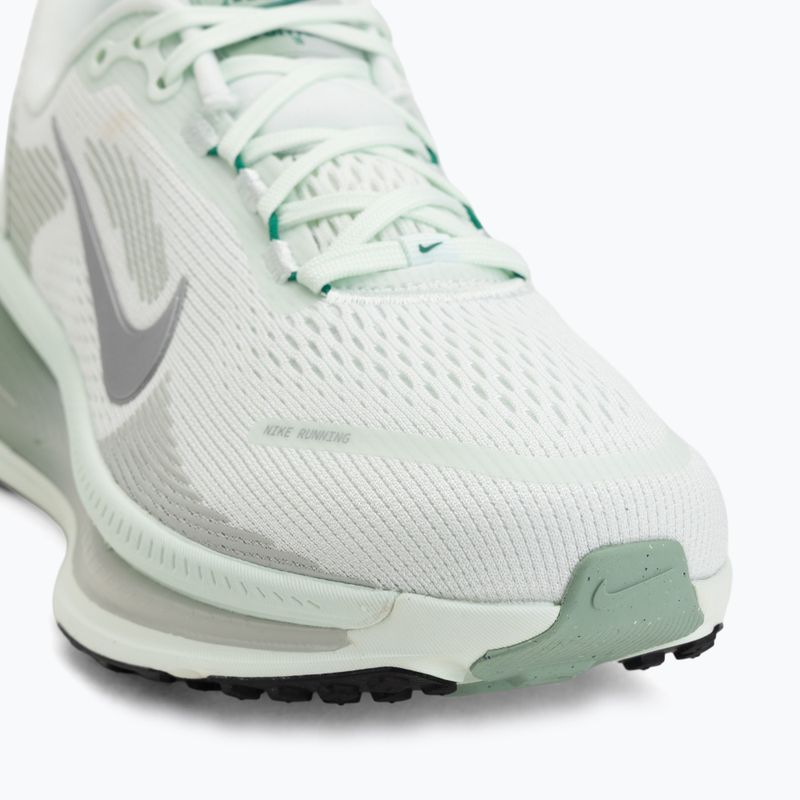 Кросівки для бігу жіночі Nike Vomero 18 barely green/steam/metallic silver 7
