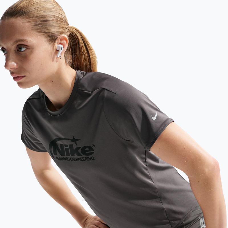 Футболка для бігу жіноча Nike Swift Dri-Fit medium ash 5