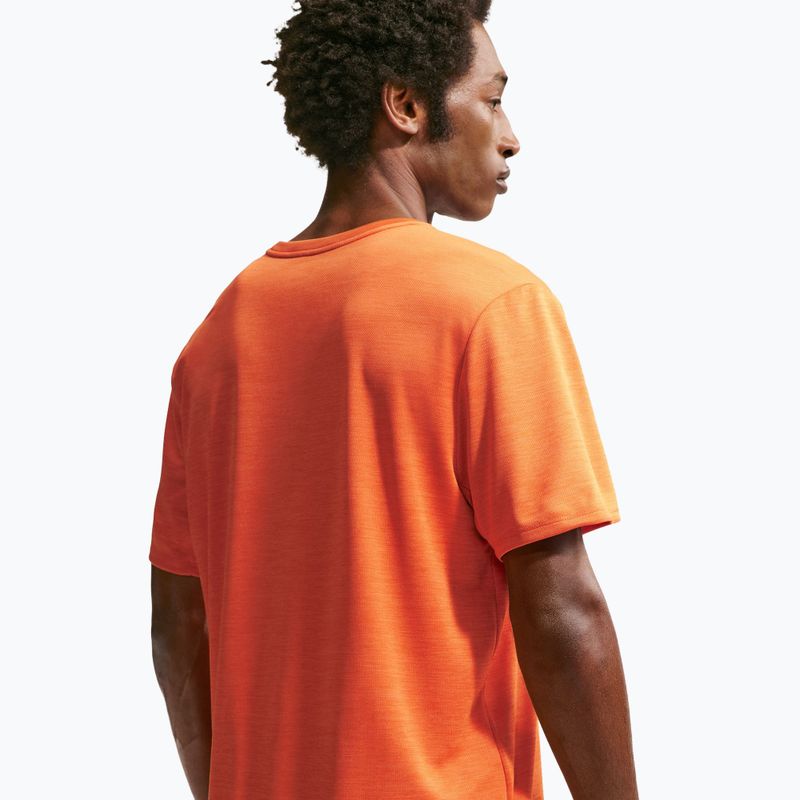 Футболка для бігу чоловіча Nike Miler Dri-Fit UV safety orange 5