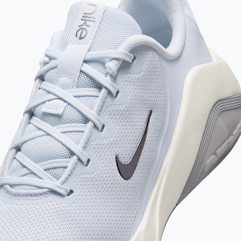 Кросівки для тренувань жіночі Nike Bella 7 football grey/sail/metallic cool grey 5