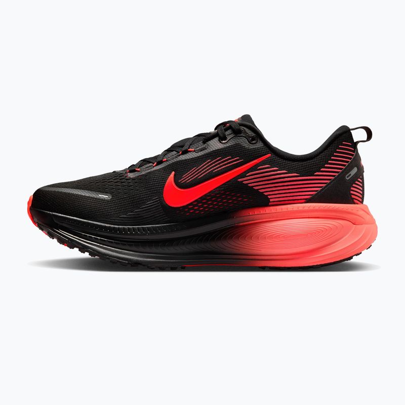 Кросівки для бігу чоловічі Nike Vomero 18 black/university red/bright crimson 2