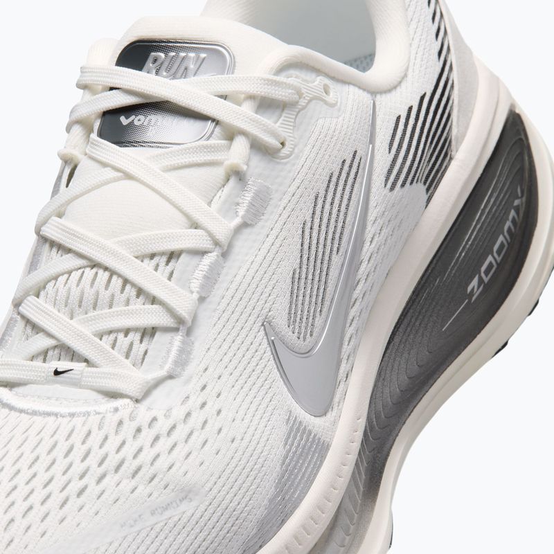 Кросівки для бігу жіночі Nike Vomero 18 summit white/sail/metallic silver 5