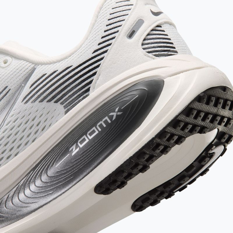 Кросівки для бігу жіночі Nike Vomero 18 summit white/sail/metallic silver 6