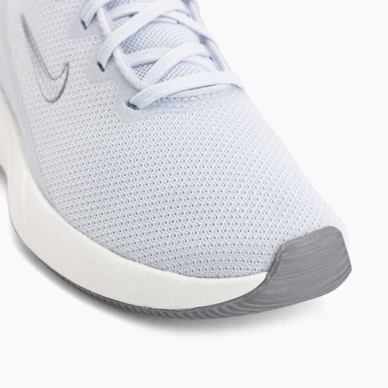 Кросівки для тренувань жіночі Nike Bella 7 football grey/sail/metallic cool grey 7