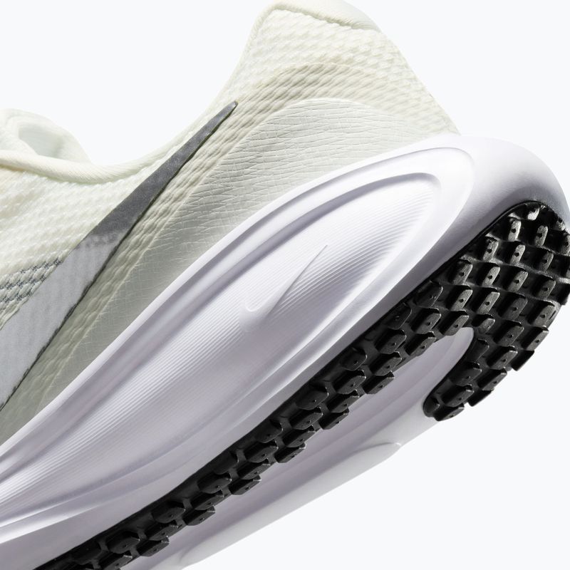 Кросівки для бігу жіночі Nike Revolution 8 sail/white/black/metallic silver 8