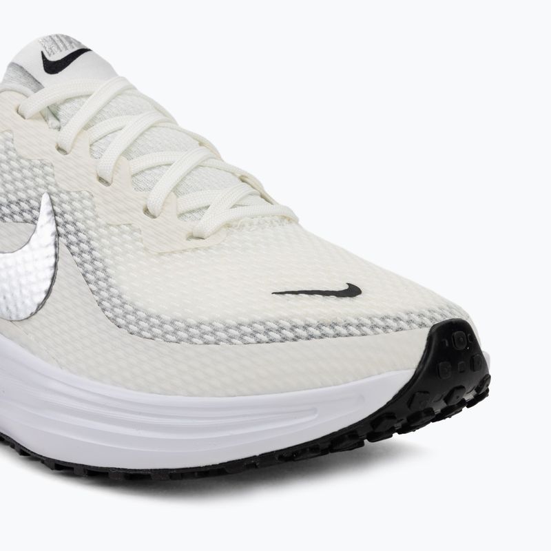 Кросівки для бігу жіночі Nike Revolution 8 sail/white/black/metallic silver 7