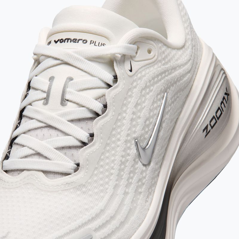Кросівки для бігу жіночі Nike Vomero Plus summit white/sail/metallic silver 5
