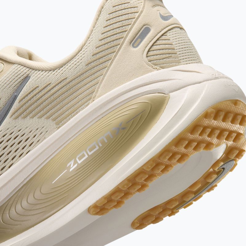 Кросівки для бігу чоловічі Nike Vomero 18 light khaki/desert khaki/metallic silver 6