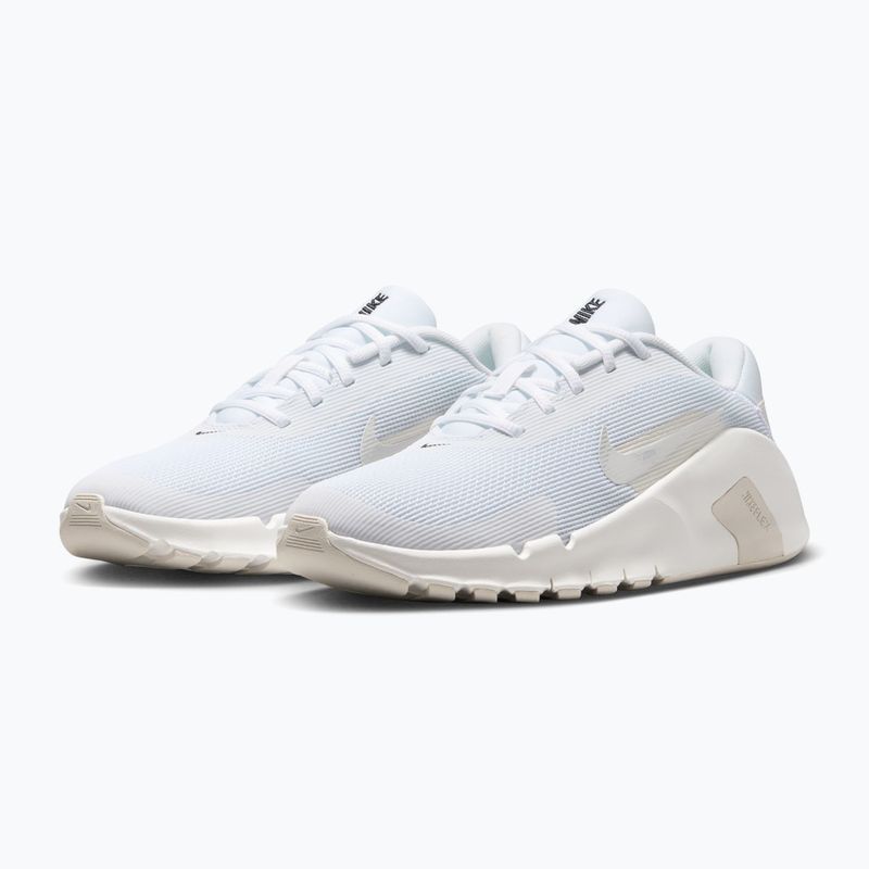 Кросівки для тренувань жіночі Nike Flex Train white/sail/phantom/ metallic silver 3