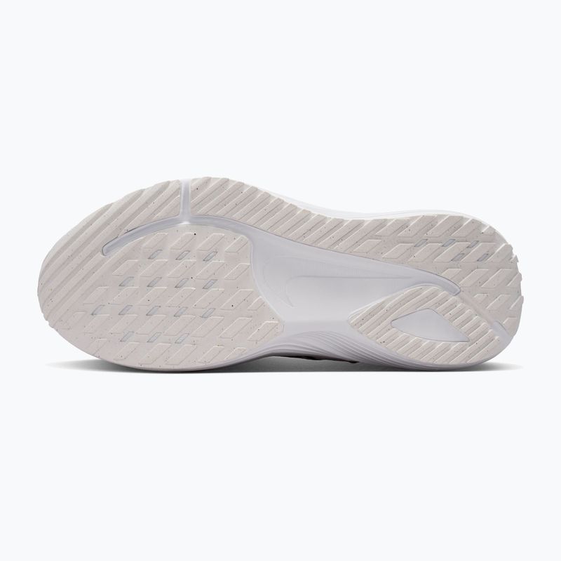 Кросівки для бігу жіночі Nike Quest 7 summit white/white/metallic silver/black 4