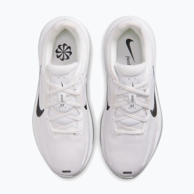 Кросівки для бігу жіночі Nike Quest 7 summit white/white/metallic silver/black 5