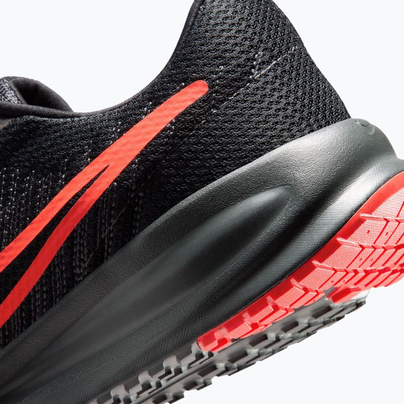 Кросівки для бігу чоловічі Nike Run Defy Black/Anthracite/Bright Crimson 8