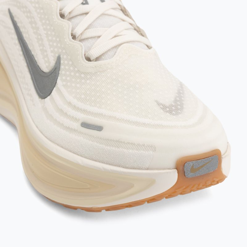 Кросівки для бігу чоловічі Nike Vomero Plus sail/coconut milk/metallic silver 7