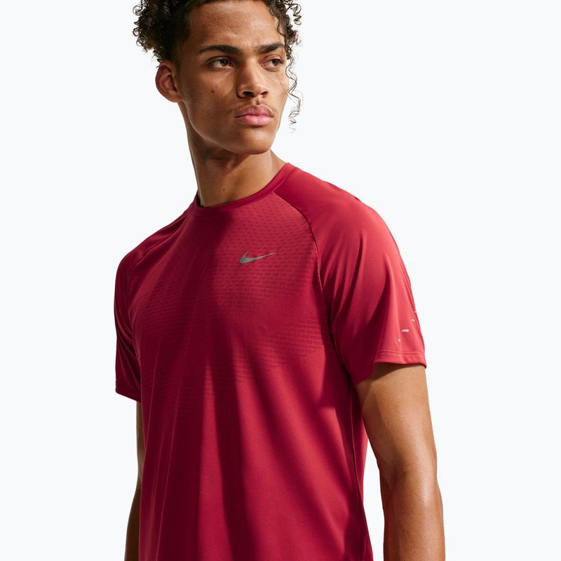 Футболка для бігу чоловіча Nike Stride tough red 4