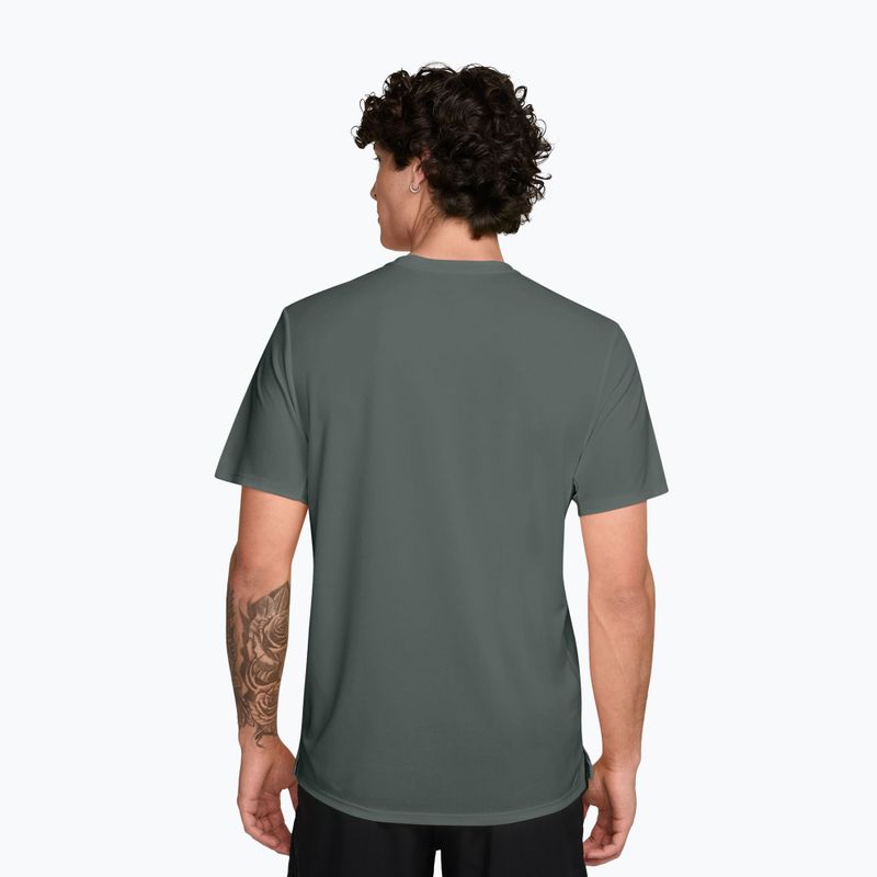 Футболка для бігу чоловіча Nike Miler Dri-Fit UV camo green 2