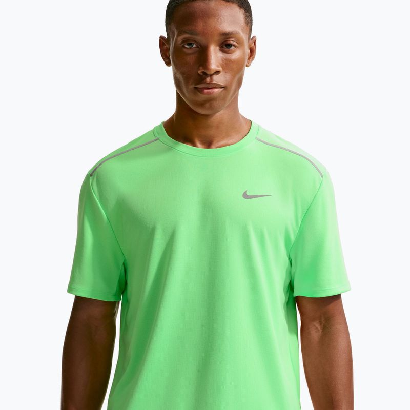 Футболка для бігу чоловіча Nike Miler Dri-Fit UV illusion green 4