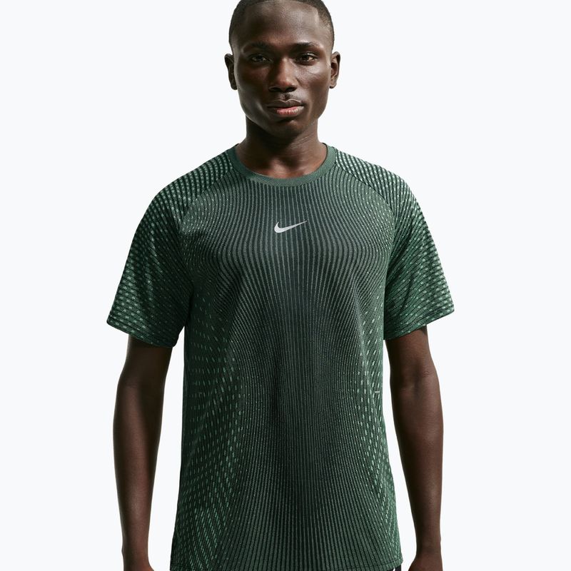 Футболка для бігу чоловіча Nike Stride black/light green spark 4
