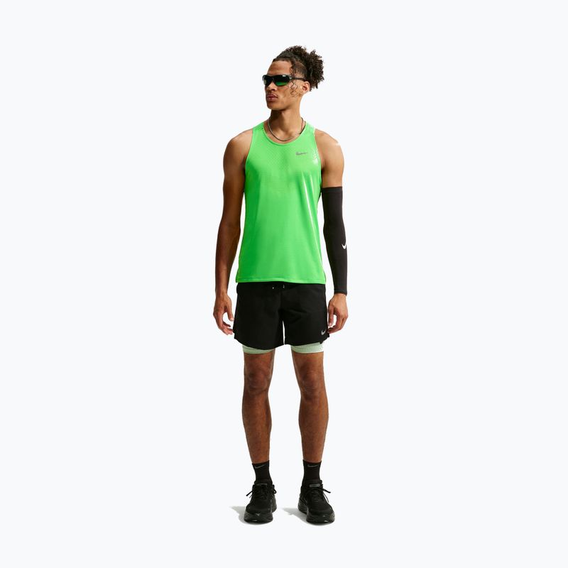 Футболка для бігу чоловіча Nike Stride green spark 2