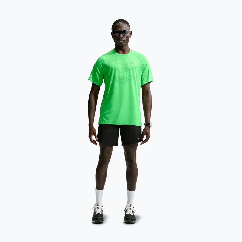 Футболка для бігу чоловіча Nike Stride green spark 2
