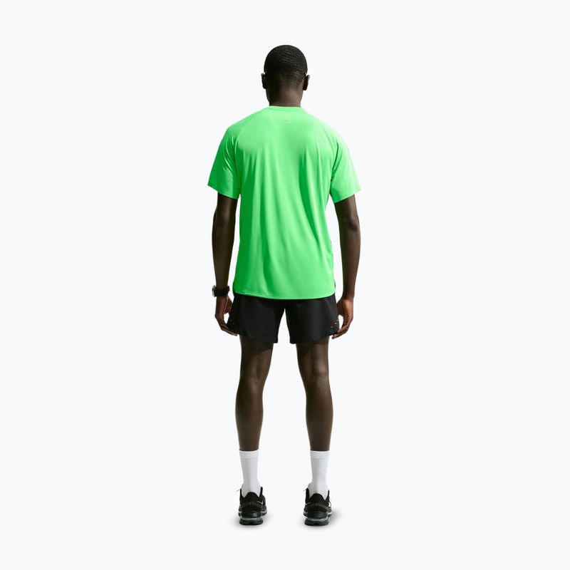 Футболка для бігу чоловіча Nike Stride green spark 3