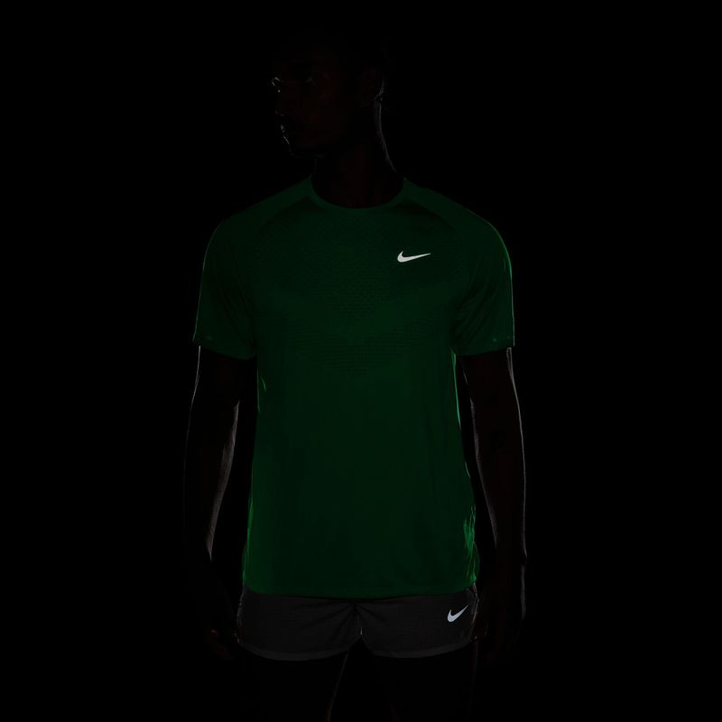 Футболка для бігу чоловіча Nike Stride green spark 7