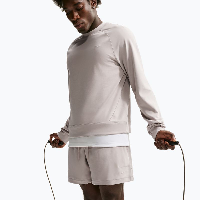 Шорти для тренувань чоловічі Nike Primary NanoKnit moon particle/college grey/moon particle 5