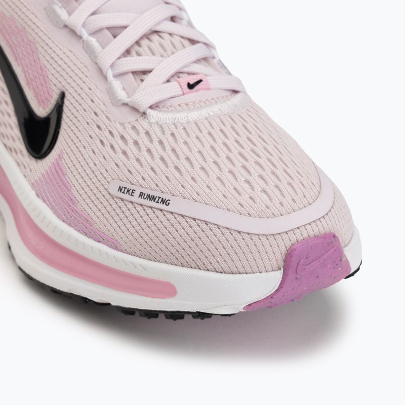 Кросівки для бігу Nike Vomero 18 у кольорах вибілений ліловий/світло-магента/чорний 7