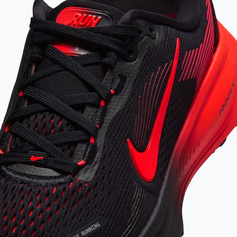 Кросівки для бігу Nike Vomero 18 чорний/університетський червоний/яскравий малиновий 5