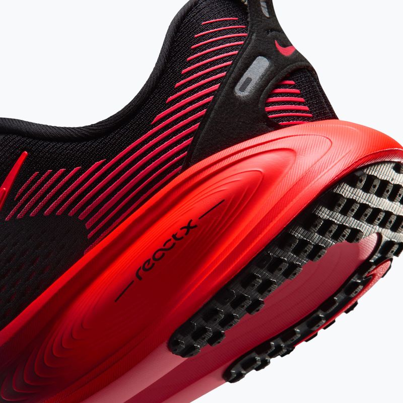 Кросівки для бігу Nike Vomero 18 чорний/університетський червоний/яскравий малиновий 6