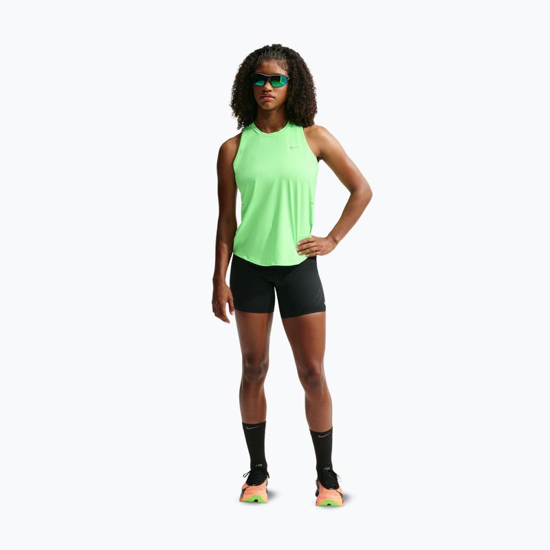Футболка для бігу жіноча Nike Swift Dri-Fit Tank Top illusion green 2