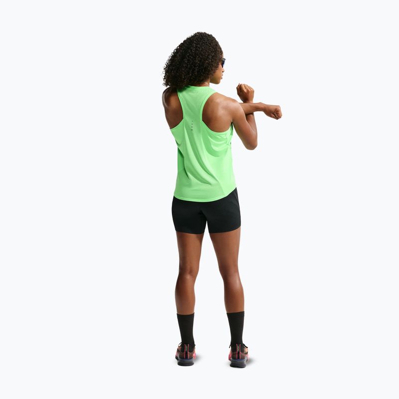 Футболка для бігу жіноча Nike Swift Dri-Fit Tank Top illusion green 3
